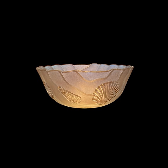Beautiful glass seashell bowl. EUC - Picture 7 of 13